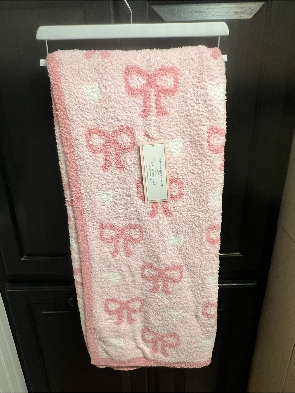 Cupcakes & Cashmere - Cozy Pink Bow Plush Throw Blanket - Soft Home Bedding